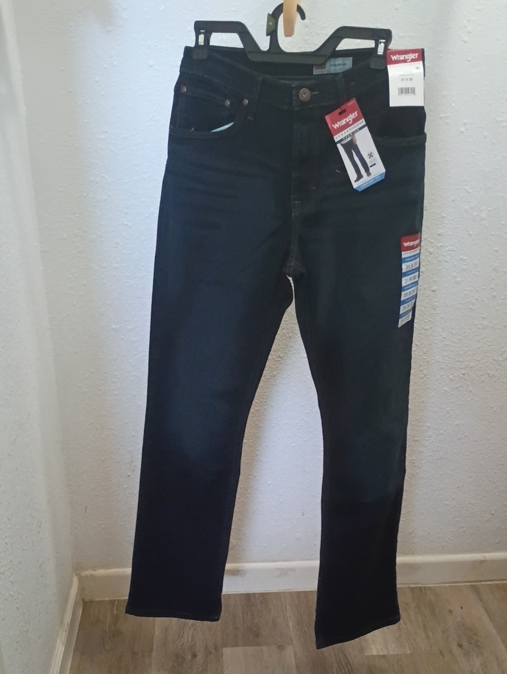 Wrangler Men's Navy Straight-Leg Jeans